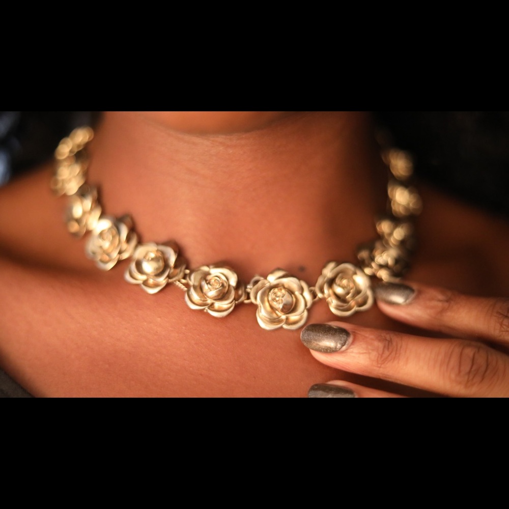 Sonya 5 - Gold Rose Choker